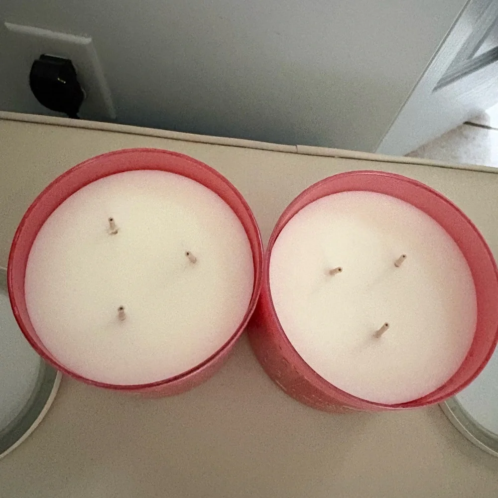 2 Bath and body works peppermint bark truffle 3 wick candle bundle - Picture 2 of 2